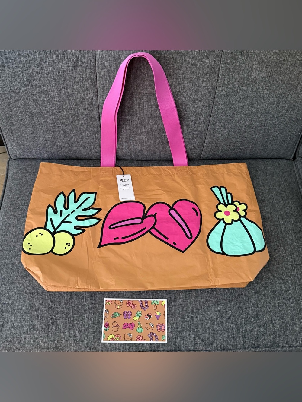 ALOHA Collection x Hello Kitty Hawaii Exclusive Reversible Holo Holo Tote Bag - Picture 4 of 16